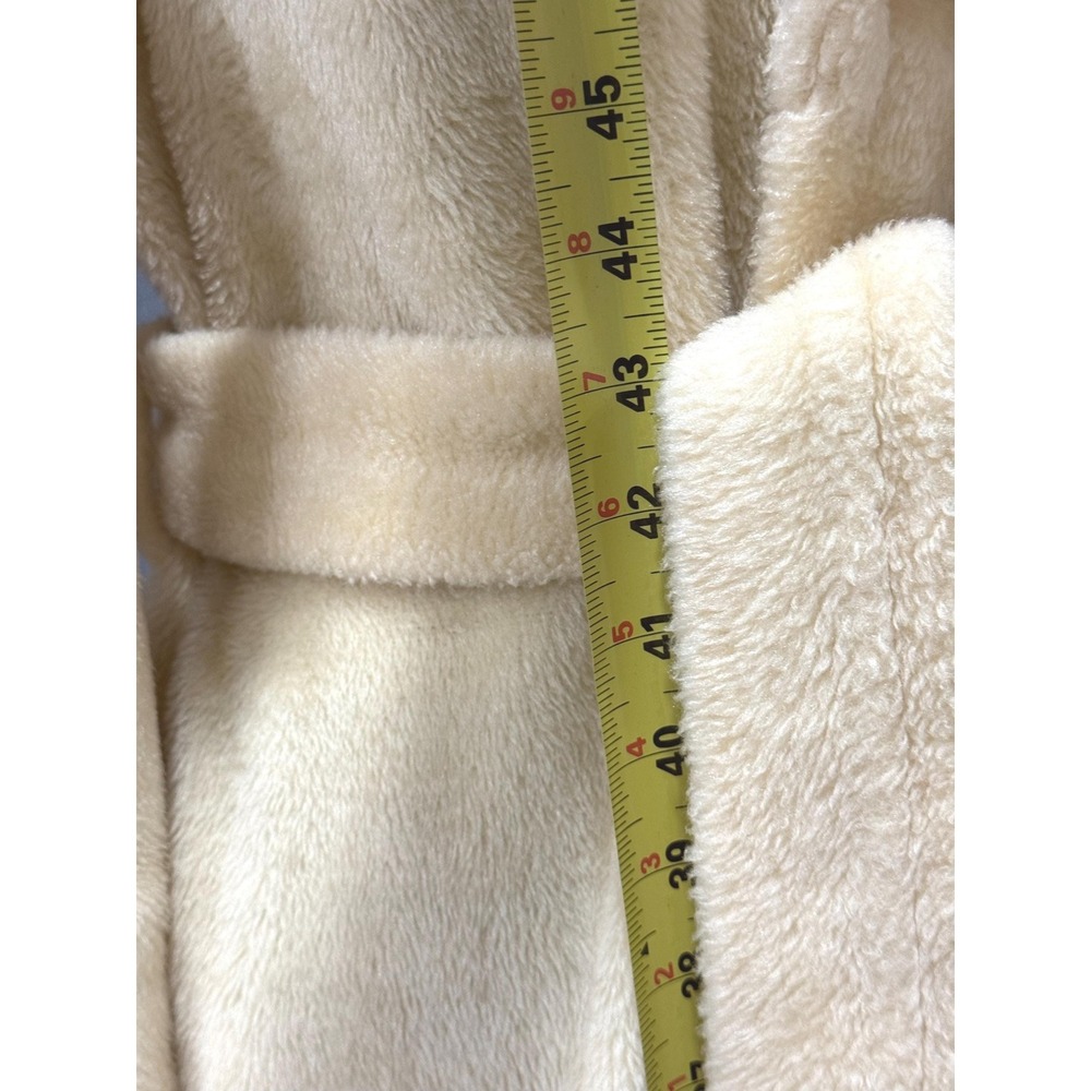 Vintage Fuzzy Robe cream colored long sleeve Plush belted housecoat with pockets - Picture 9 of 9